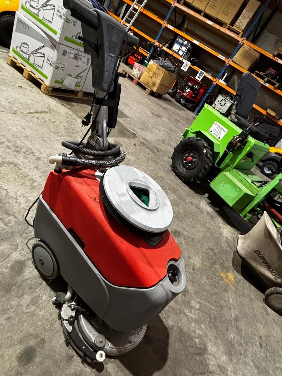 Putzmaschine?d=2026-01-20 23:26:44