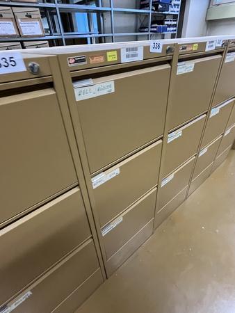 Blech - Werkzeugschrank mit 3 Auszugsladen, 140x80x65cm Blech - Werkzeugschrank mit 3 Auszugsladen, 140x80x65cm