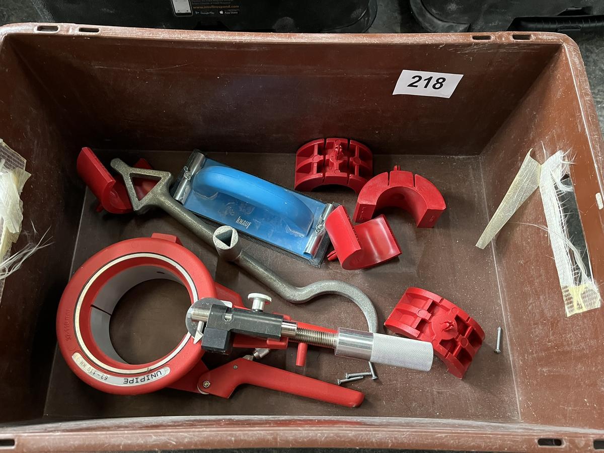 Werkzeugkiste bef&uuml;llt mit Handwerkzeugen UNIPIPE?d=2026-01-10 02:06:37