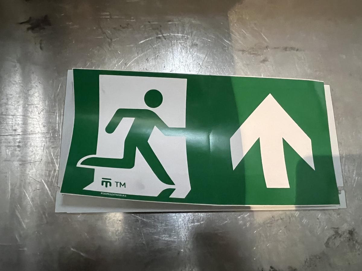 17 Stk. Fluchtraumschulder in Kunststoff?d=2026-01-10 02:06:41