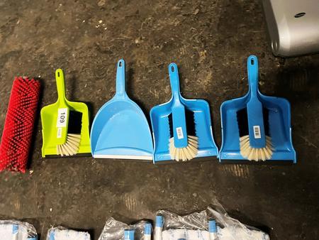 Gro�posten Handbesen/Schaufeln/Putzbehelfe