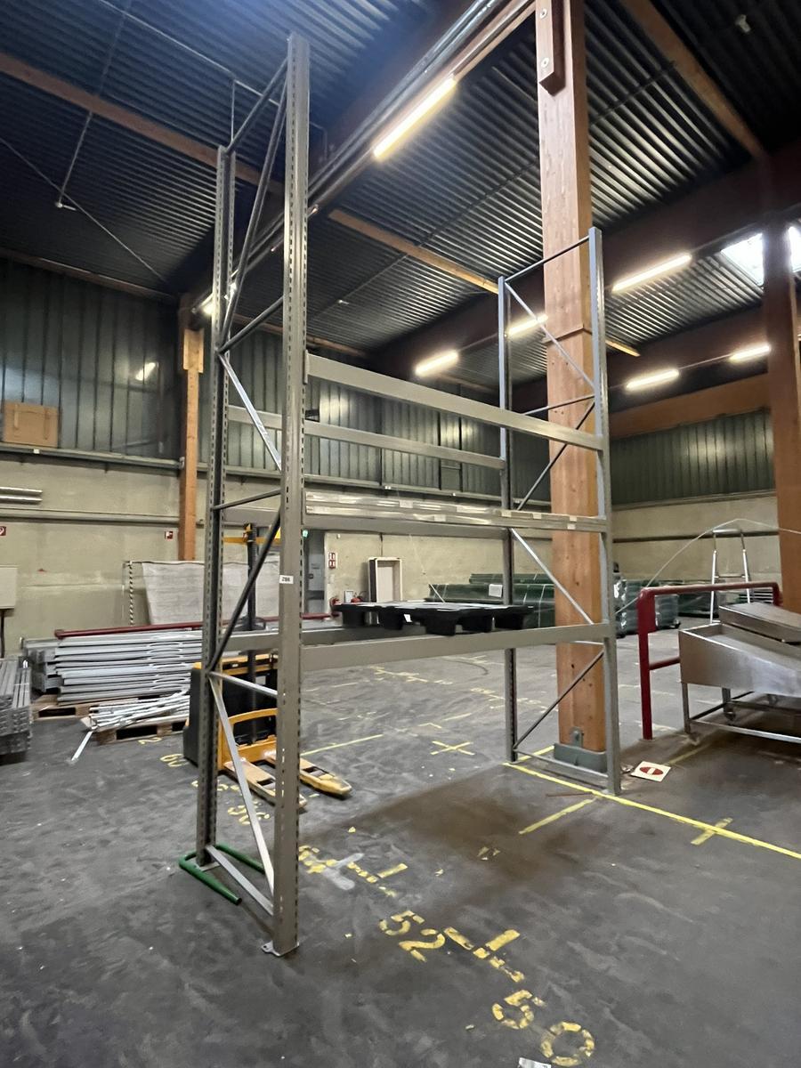 29.7 Laufmeter Schwerlastregale, ca. 4500x1050mm, ca. 132 Palettenpl&auml;tze, Nutzlast 1000kg pro Palette, 66 Balken 270cm, 12 Stk. Steher 450cm