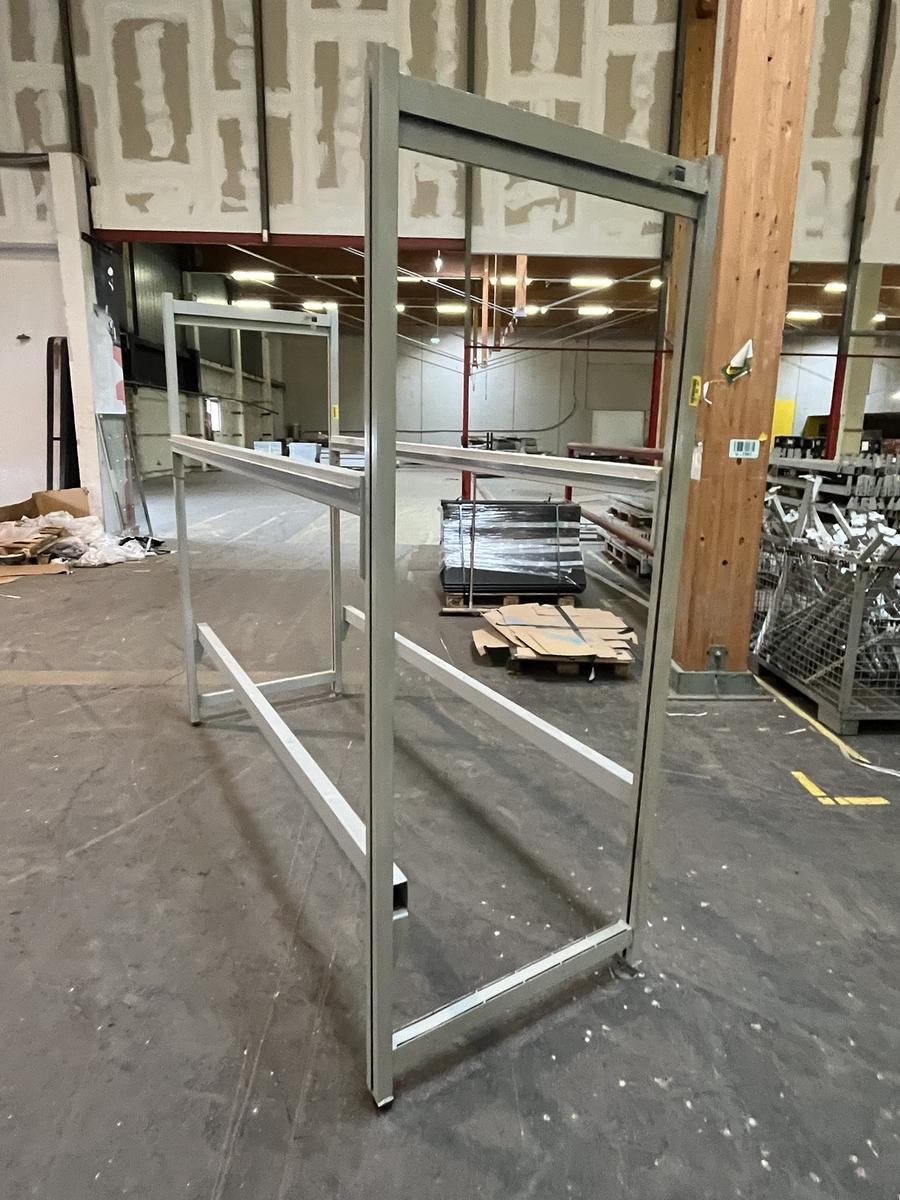 ca. 18 Laufmeter Regalanlage, 10 Stk. Regalsteher, ca. 2600x950x2200mm, Auflagebreite ca. 900mm, 36 Stk. Balken