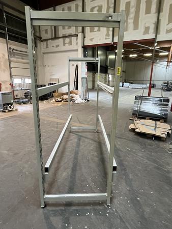 ca. 18 Laufmeter Regalanlage, 10 Stk. Regalsteher, ca. 2600x950x2200mm, Auflagebreite ca. 900mm, 36 Stk. Balken