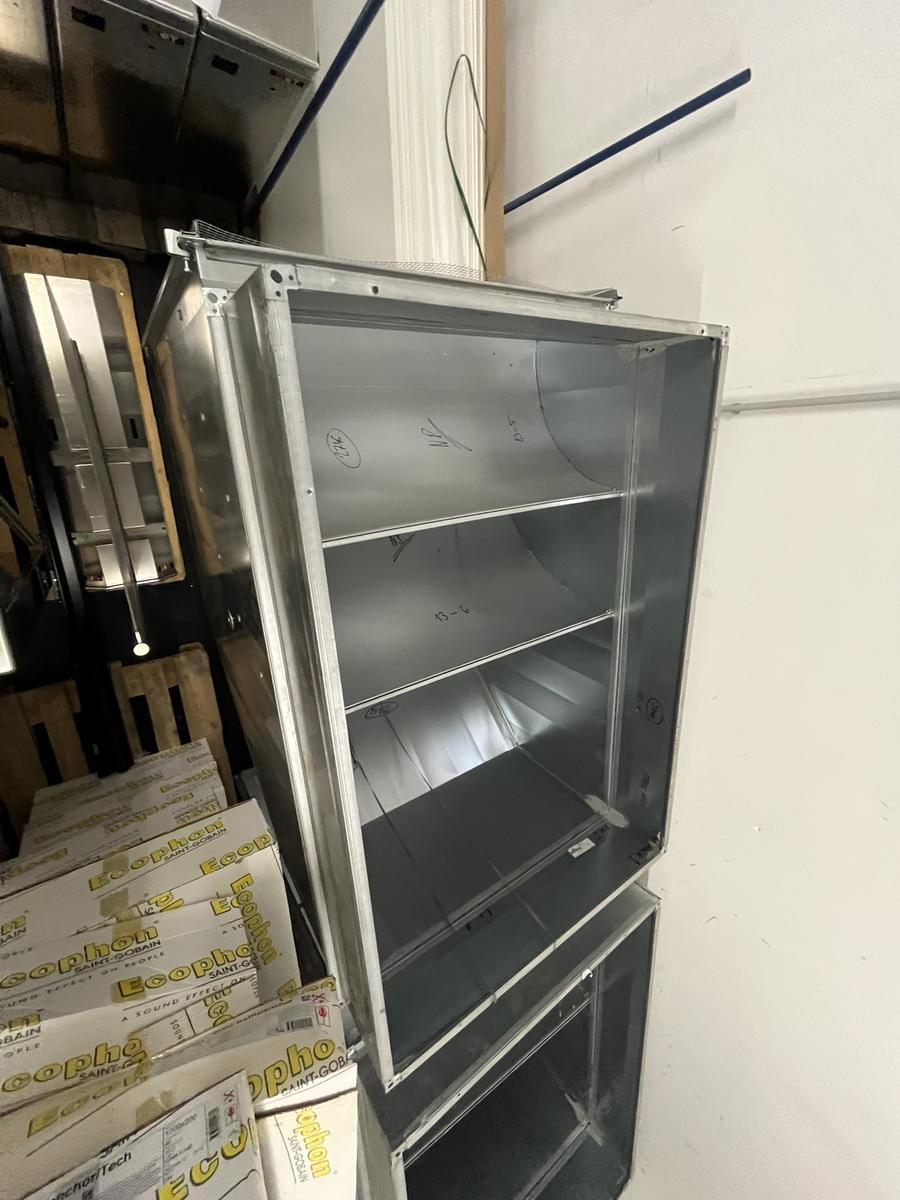 2 Stk. verzinkte Blechkonstruktion - L&uuml;ftungszubeh&ouml;r?d=2026-01-13 17:16:43