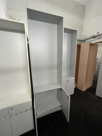 5 Stk. Aktenschränke, offen, ca. 80x35x260cm 5 Stk. Aktenschränke, offen, ca. 80x35x260cm