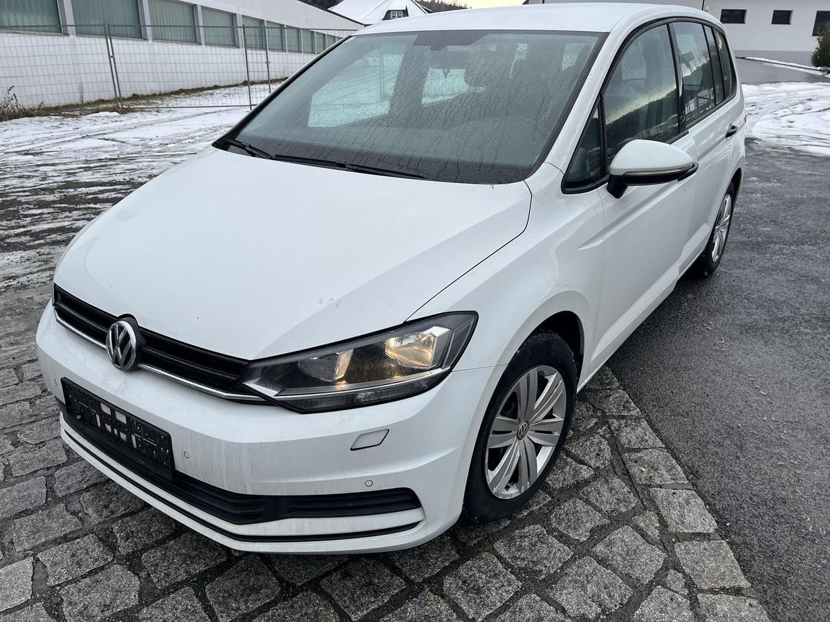 VW Touran, wei&szlig;, BJ 06/2016, Diesel, 81 kW, ca. 180.000 KM?d=2026-01-13 20:36:25