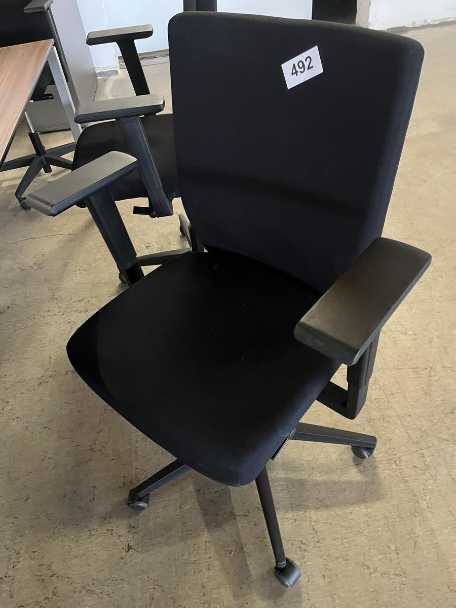 B&uuml;rodrehstuhl mit Armlehne verstellbar schwarz