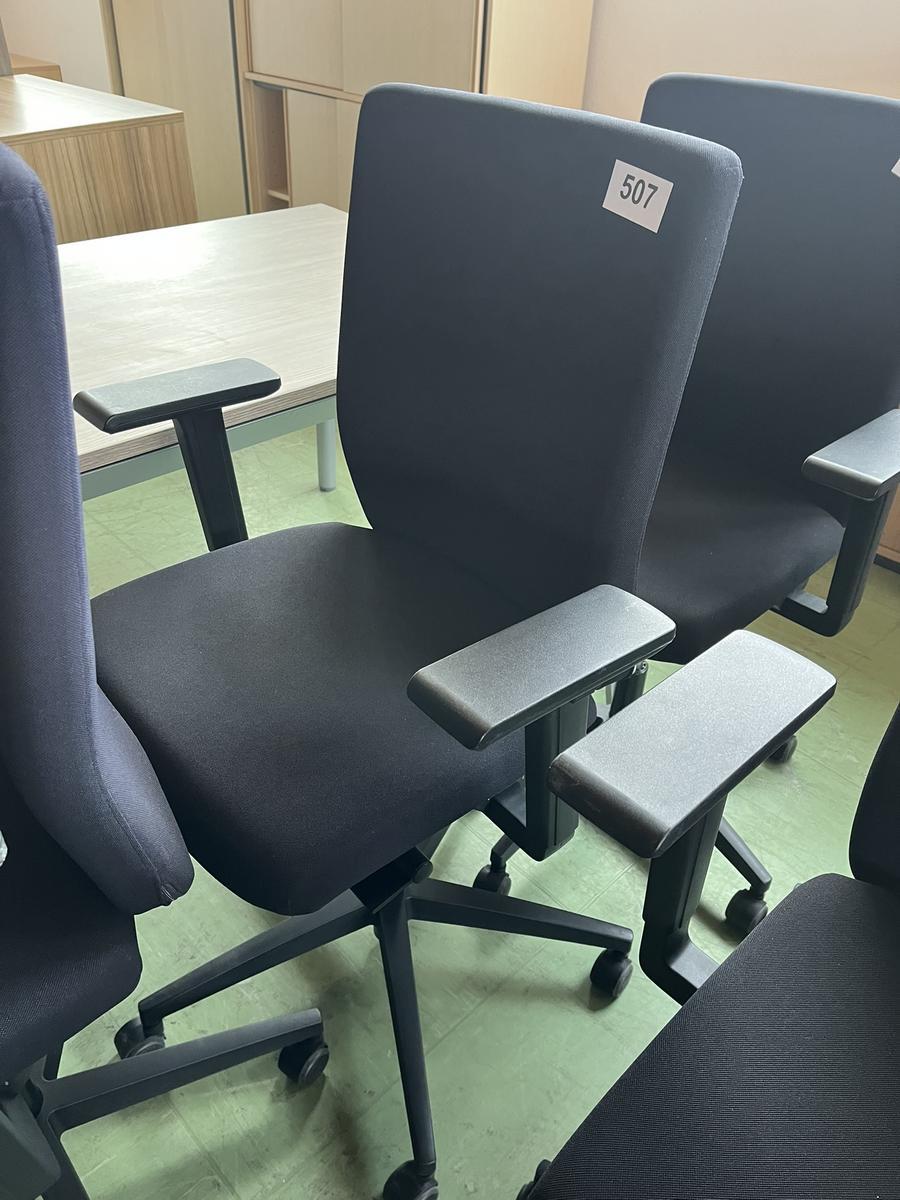 B&uuml;rodrehstuhl mit Armlehne verstellbar schwarz?d=2026-01-19 16:54:14