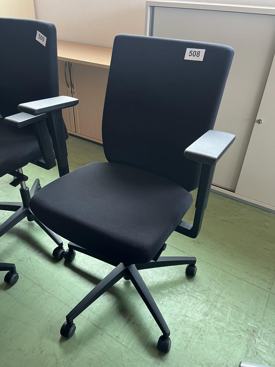 B&uuml;rodrehstuhl mit Armlehne verstellbar schwarz?d=2026-01-19 16:54:14