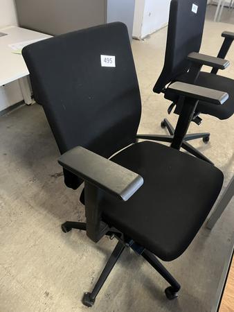 B�rodrehstuhl mit Armlehne verstellbar schwarz