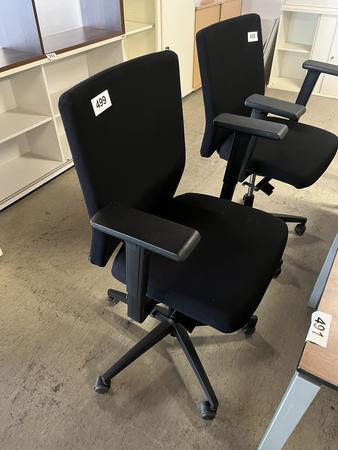 B�rodrehstuhl mit Armlehne verstellbar schwarz