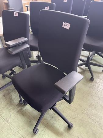 B�rodrehstuhl mit Armlehne verstellbar schwarz