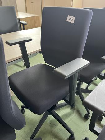 B�rodrehstuhl mit Armlehne verstellbar schwarz