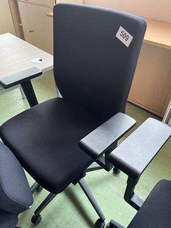 B�rodrehstuhl mit Armlehne verstellbar schwarz