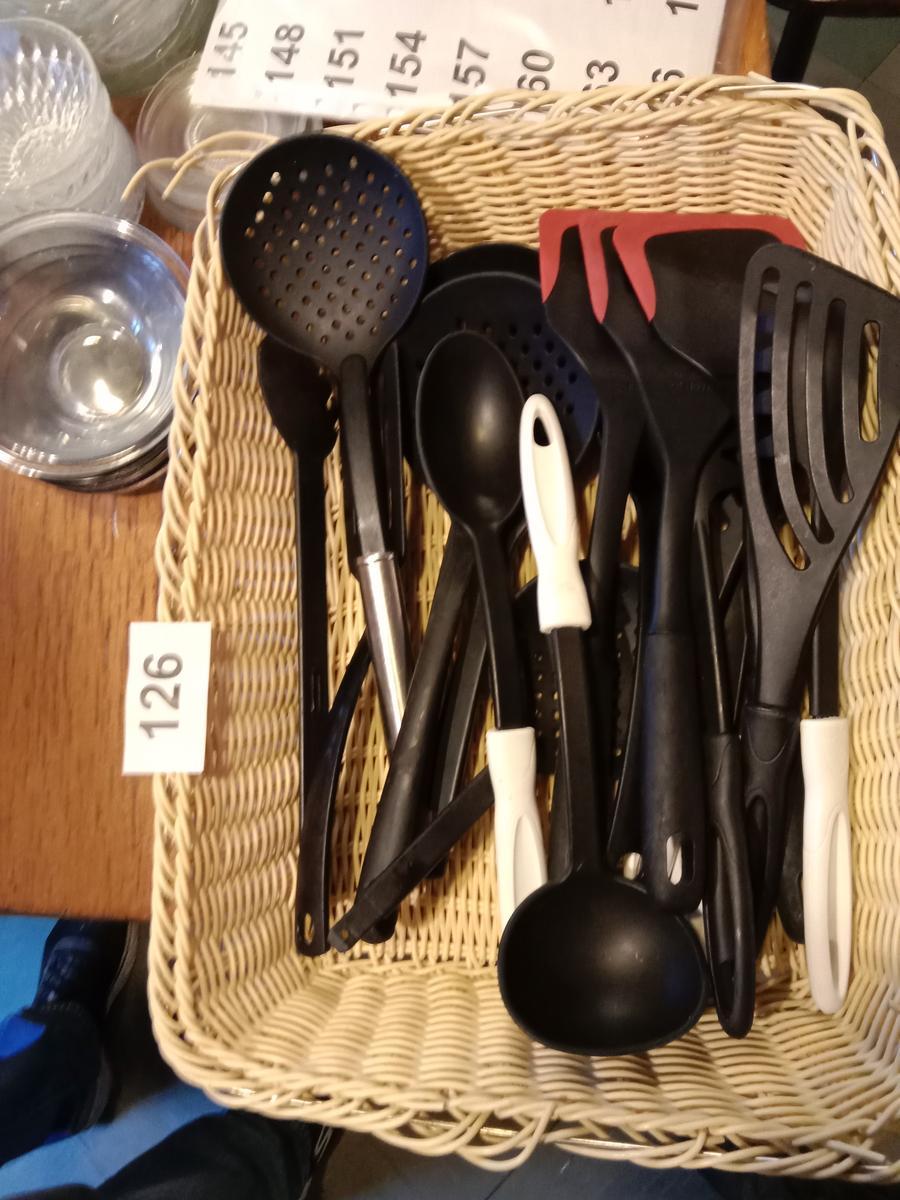 17 teiliges Kochbehelfeset in Kunststoff