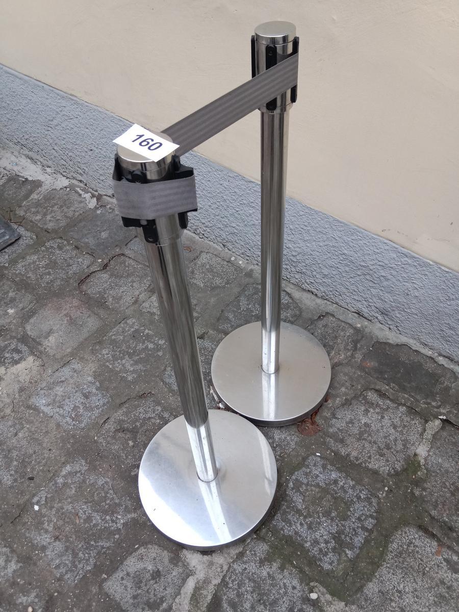 4 St&uuml;ck Absperrungen mit Zugb&auml;ndern?d=2026-01-28 15:48:48