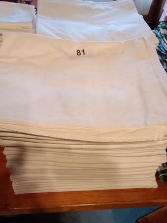 63 Stück Tischtücher in weiss Baumwolle 165/135 cm 63 Stück Tischtücher in weiss Baumwolle 165/135 cm