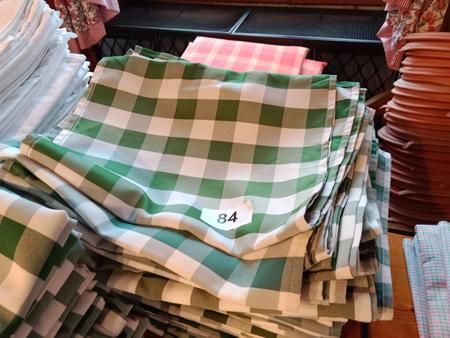 112 Stück Tischläufer grün weiss 120/40 cm Typ Landhaus 112 Stück Tischläufer grün weiss 120/40 cm Typ Landhaus