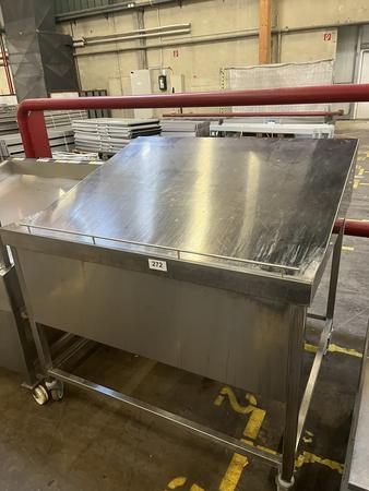 Edelstahl Fisch - Gastroverkaufstisch, rollbar, ca. 130x107x120cm Edelstahl Fisch - Gastroverkaufstisch, rollbar, ca. 130x107x120cm