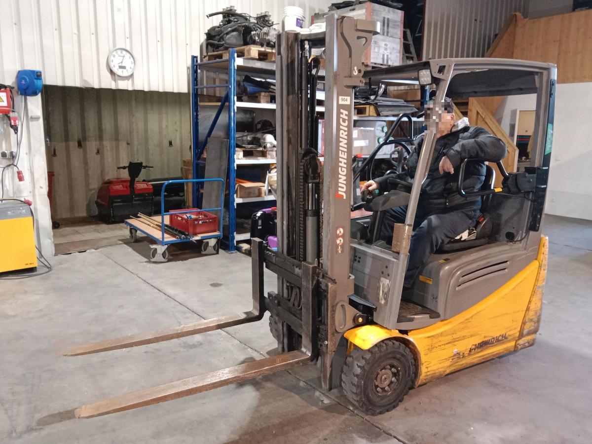 JUNGHEINRICH EFG 216, 330 ZZ, BJ 2020, 1600 kg?d=2026-01-29 19:25:32