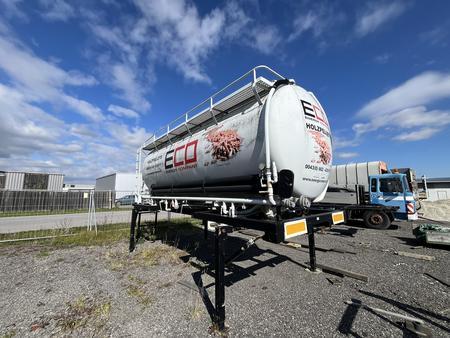 Pellets Wechselaufbau mit Spitzer Silo - Schwingenschl�gel