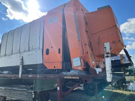 Wechselaufbau mit MUT M�llpresse und externen Stromaggregat