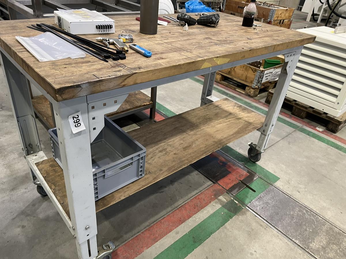 Werktisch mit Massivholzplatte ca. 150/75 cm?d=2026-02-06 08:43:01