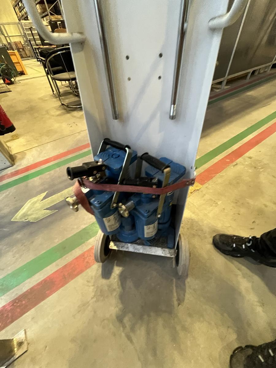 Pfaff Maschinenheber bestehend aus 2 Hebern und Wagen