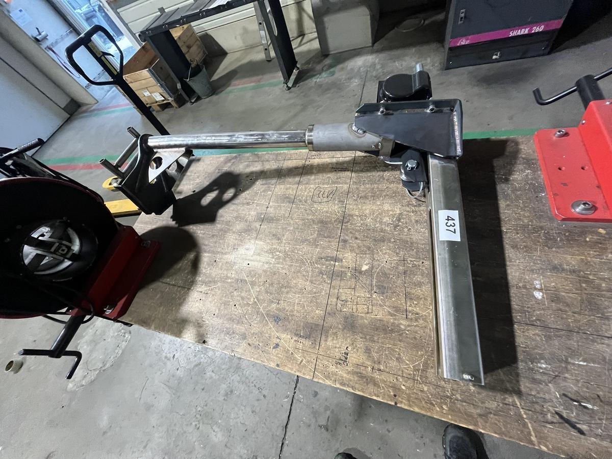 Seilwinde mit Ausleger Zuglast 2.5/2.1 KN , Seil 4 mm