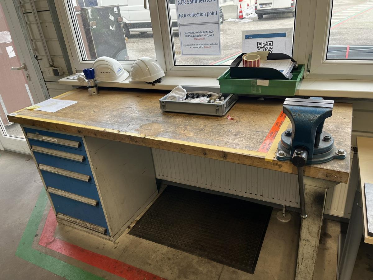 Werkbank mit Schraubstock -Massivholzplatte 200/70 cm?d=2026-02-07 18:50:16