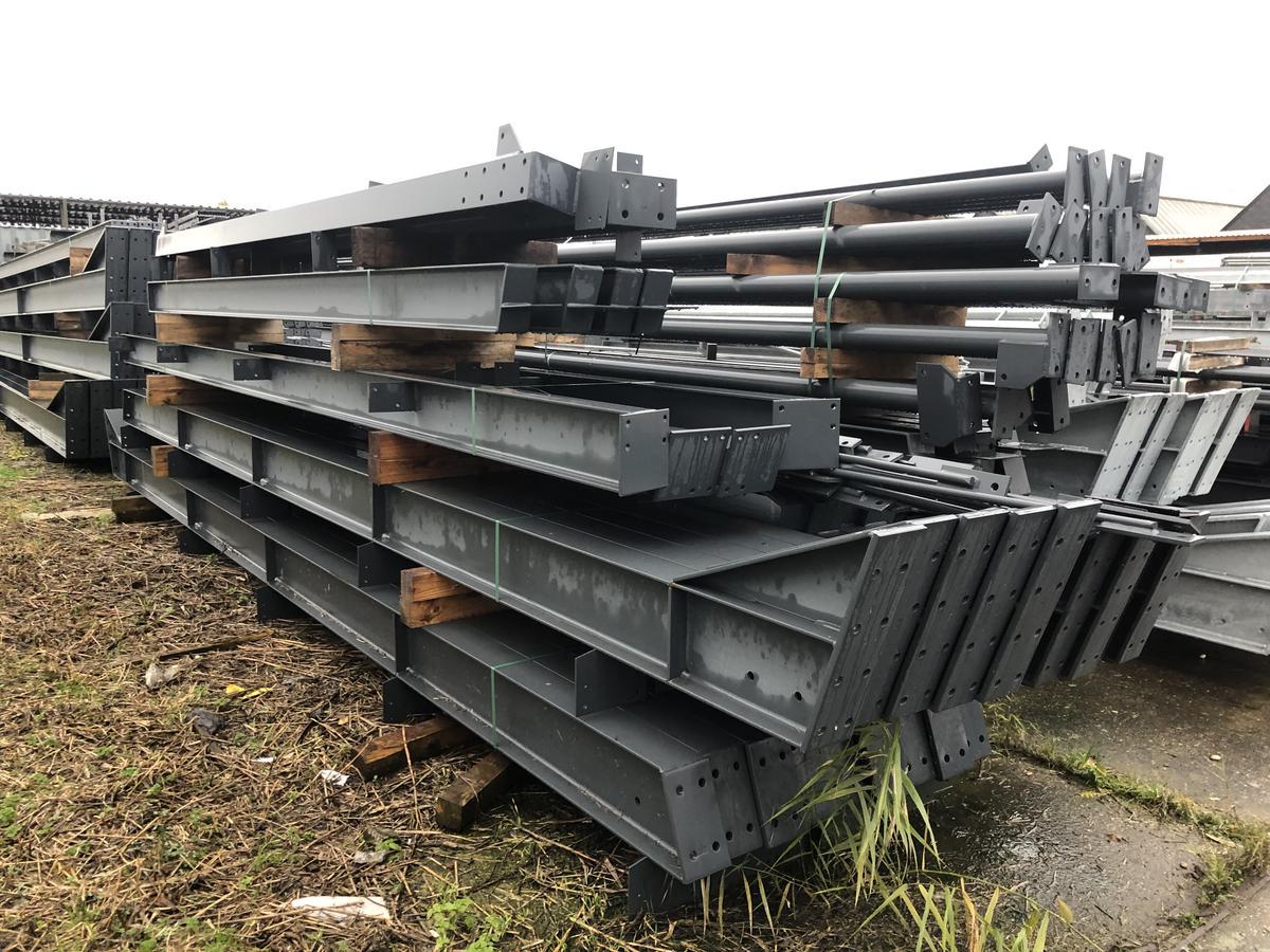 Stahlger&uuml;sthalle