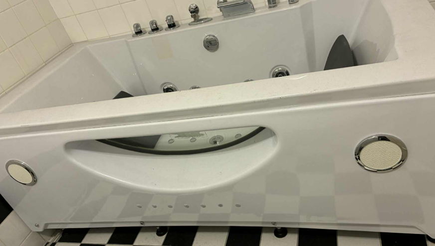 Badewanne, 180 cm lang, 90cm breit und 72 cm hoch