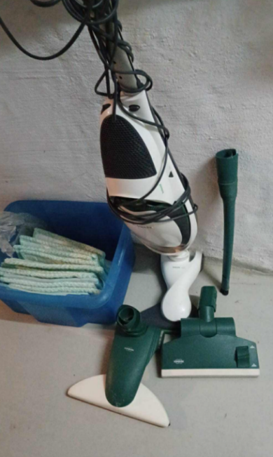 2 Stk. Vorwerk Maschinen mit Aufs&auml;tzen Kobold � Funktionsf&auml;hig (Filter etc. muss getauscht werden)