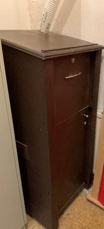 Begr��ungspult, mit Schrankt�r und Schublade