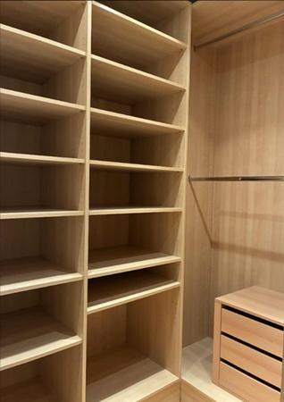 Einbauschrank, linker Teil 140cm breit, 58cm tief, 255cm hoch, rechter Teil 175cm breit, 58cm tief, 255cm hoch