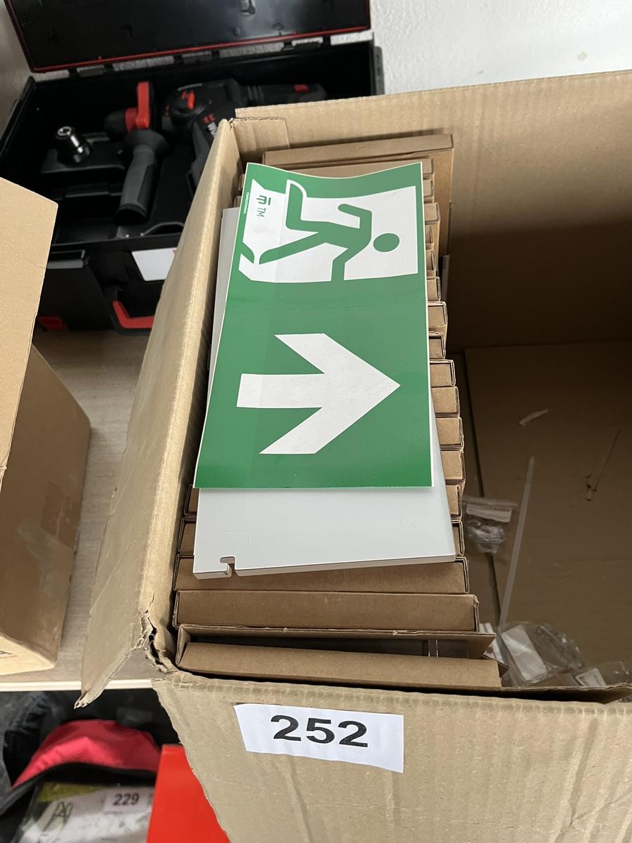 17 St&uuml;ck Fluchtraumschilder mit Rahmen, neu