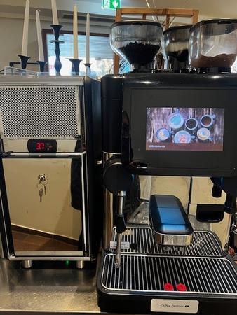 Kaffee Partner Kaffeemaschine, servicegepflegt, guter Zustand, inkl. Milchk�hler, inkl. Reinigungsmittel