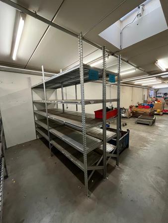 ca. 6 lfm Ersatzteil Regalanlage H: 2.5 m T: 0.5 m verzinkt ca. 6 lfm Ersatzteil Regalanlage H: 2.5 m T: 0.5 m verzinkt