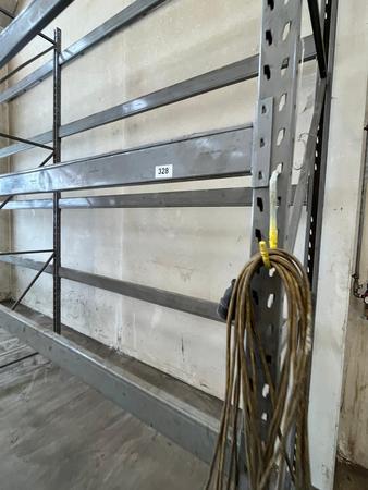 ca. 5.40 lfm Schwerlast Palettenregale H: 4 m T: 1 m Nutzlast pro Palette ca. 800 kg ca. 5.40 lfm Schwerlast Palettenregale H: 4 m T: 1 m Nutzlast pro Palette ca. 800 kg