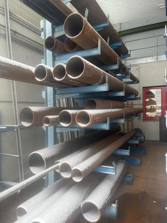 Kragarmregalanlage bestehend aus 4 Stück Stehern H: 3.50 m Ausladung: 1.00 - 0.50 m Kragarmregalanlage bestehend aus 4 Stück Stehern H: 3.50 m Ausladung: 1.00 - 0.50 m