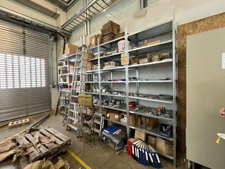 ca. 5 lfm Fachbodenregal geschraubt H: 3 m T: 0.6 m ca. 5 lfm Fachbodenregal geschraubt H: 3 m T: 0.6 m