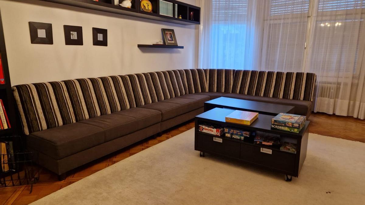 Sitzlandschaft / Sofa, bestehend aus 3 Elementen mit je 156 cm lang, 84 cm tief, 45 cm hoch (Sitzfl&auml;che) und einem Mittelteil?d=2026-02-25 18:10:42