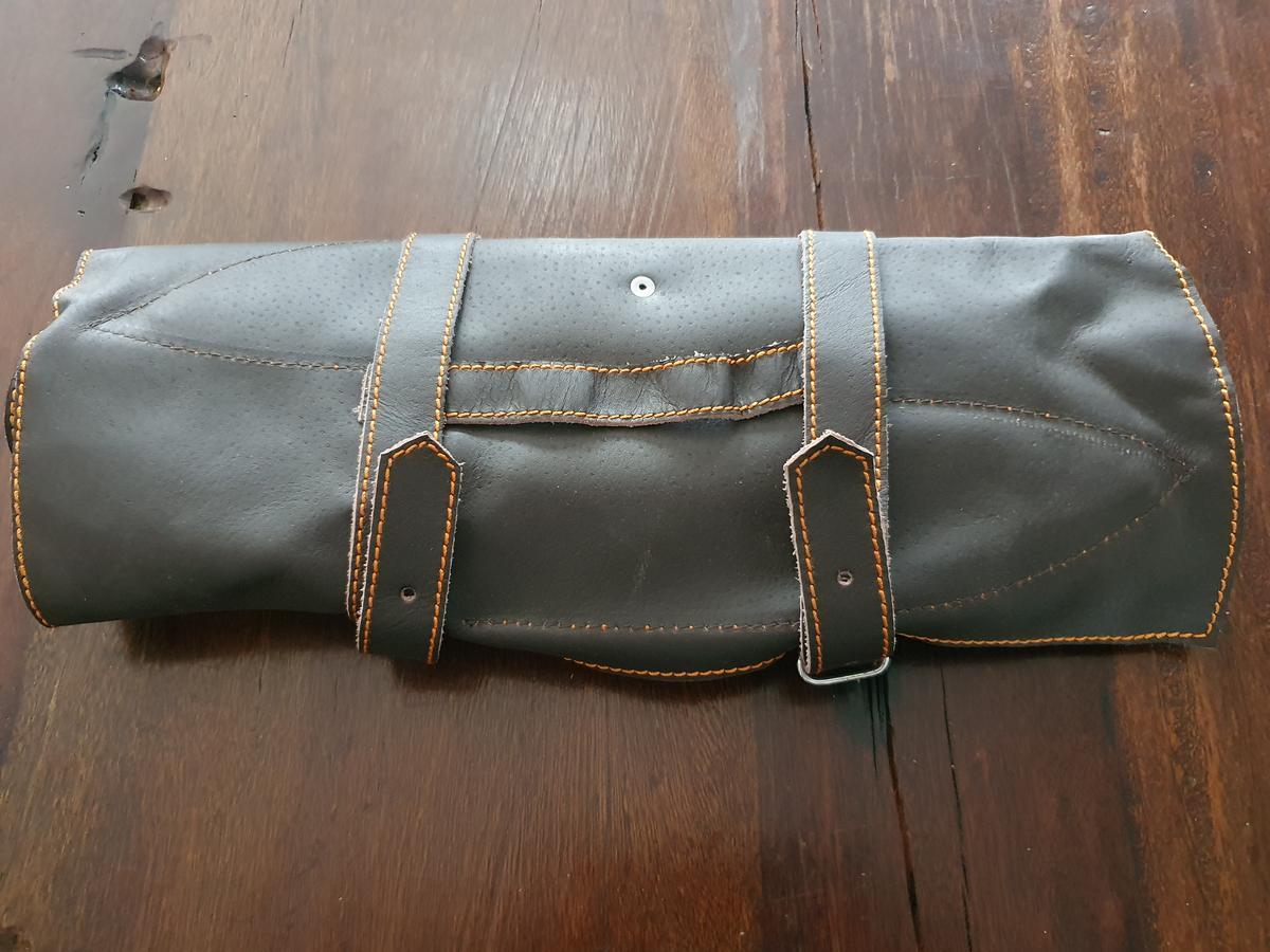 Kochset mit 5 Damast-Messer und brauner Lederrolle?d=2026-02-26 17:23:05