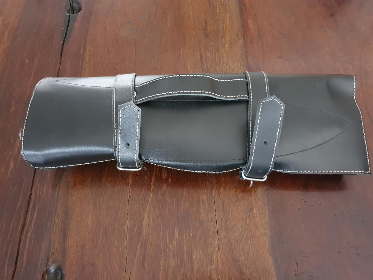 Kochset mit 5 Damast-Messer und schwarzer Lederrolle