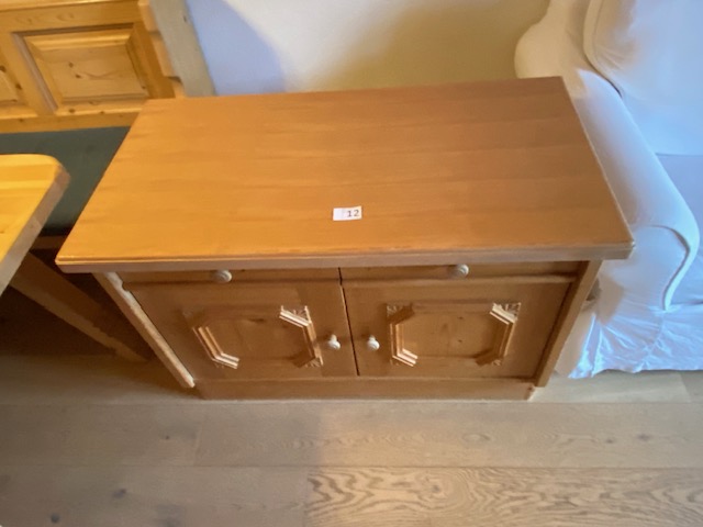 Sidebord von Vogelauer 54 x 13 x 71 h?d=2026-02-27 17:42:41