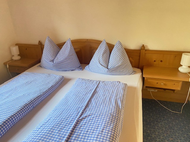 Vogelauer Doppelbett mit Nachtk&auml;stchen, 180x 200cm?d=2026-02-27 17:42:26