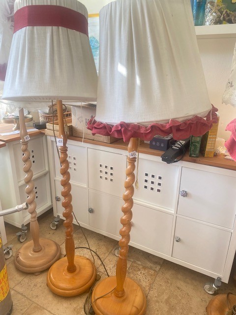 Gedrechselte Lampen 150  und Gro&szlig;e Lampenschirme 45-  55 Durchmesser h&ouml;henverstellbar?d=2026-02-27 17:42:27