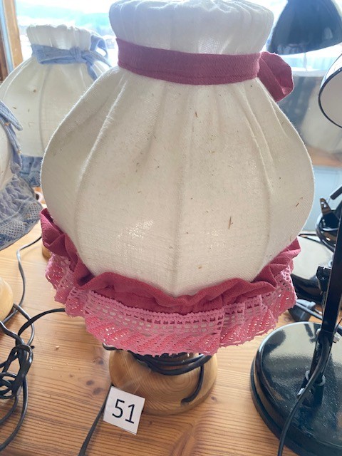 2 Gedrechselte Lampen Nachttisch mit Stoffschrim?d=2026-02-27 17:42:39