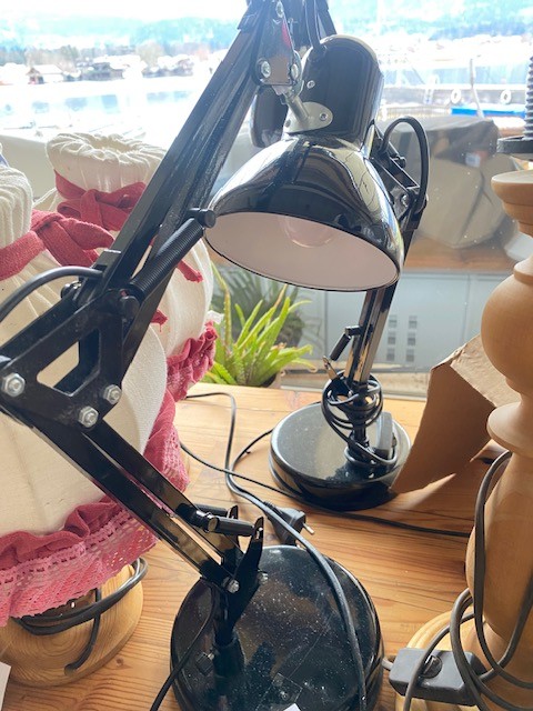 2 Gedrechselte Lampen Nachttisch mit Stoffschrim?d=2026-02-27 17:42:25